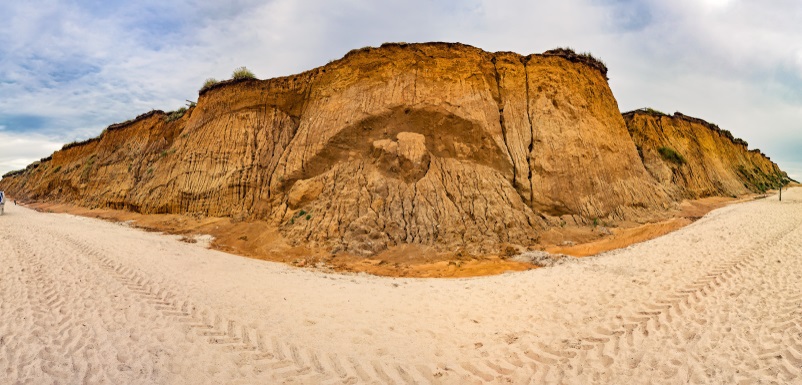 Zu einem Spaziergang über die Insel gehört auch ein Besuch des bekannten Naturschutzgebietes rotes Kliff. ( Foto: Shutterstock-Lightboxx)