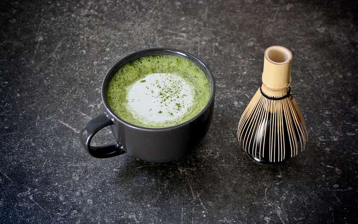Auch Matcha-Tee gehört zu den grünen Tees. Er ist voller Zink und Vitamin C, daher ideal in der kalten Jahreszeit. ( Foto: Adobe Stock -  36Grad Design )