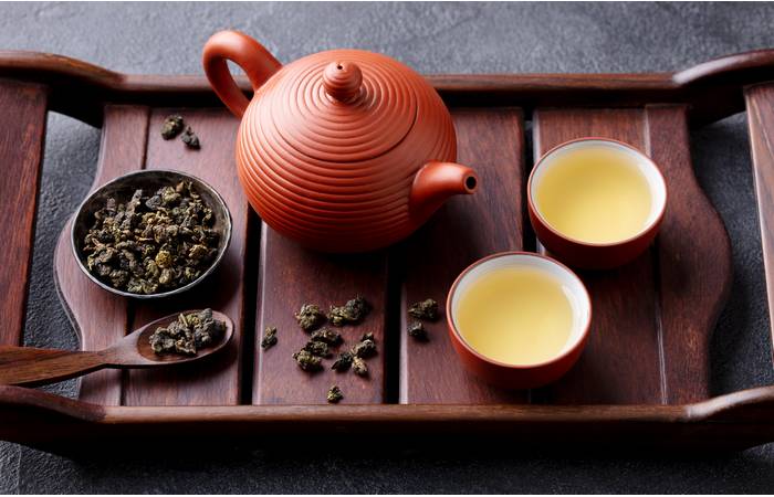 Es gibt viele Teesorten, die eine gesundheitsfördernde Wirkungen haben. (Foto: Adobe Stock-annapustynnikova)