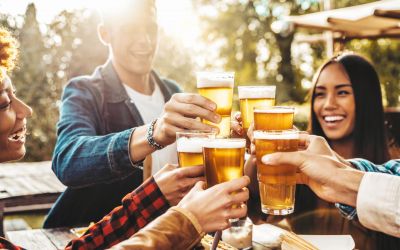 Wie viel Alkohol ist in alkoholfreien Getränken erlaubt? Die Antwort: maximal 0,5 Volumenprozent. (Foto: AdobeStock - Davide Angelini 570233392)